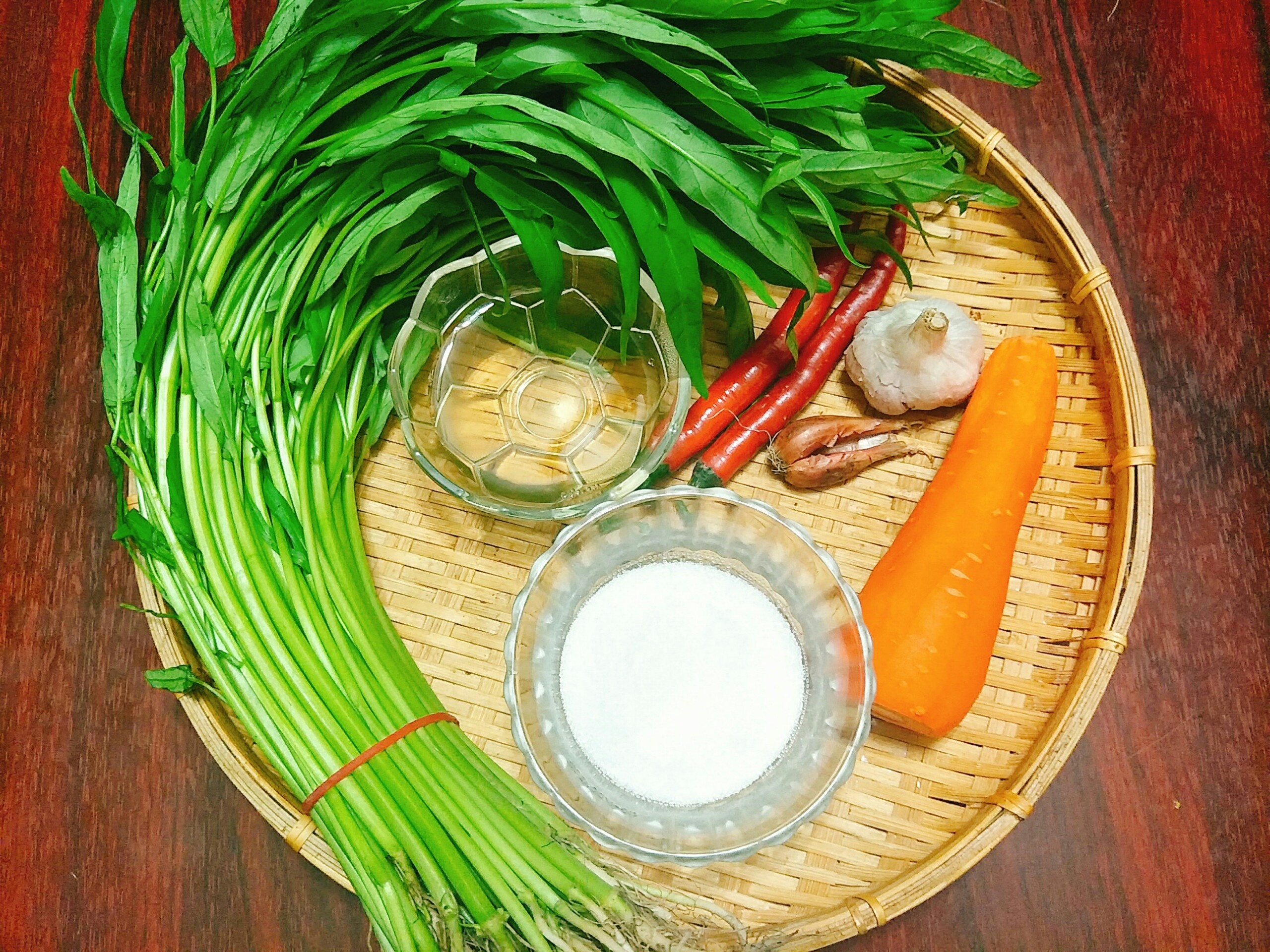 Rau muong ngam chua ngot anh 1