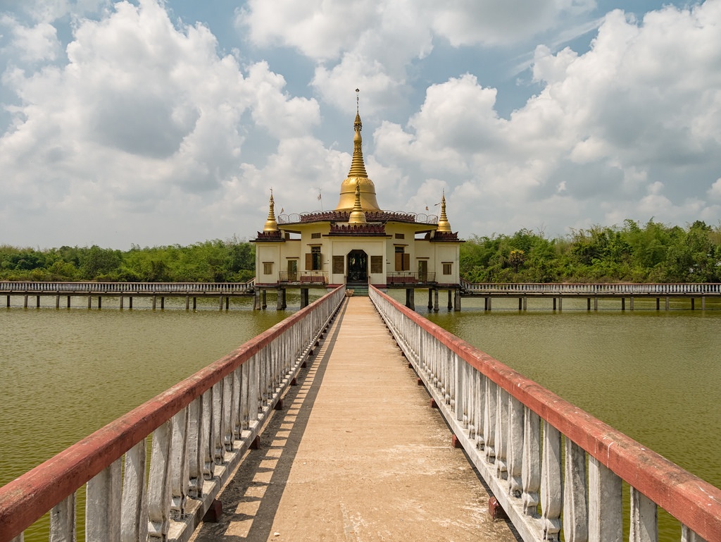 Ngôi chùa chuyên nuôi trăn khiến du khách xanh mặt ở Myanmar ảnh 1 Ngoi chua chuyen nuoi tran khien du khach xanh mat o Myanmar anh 1