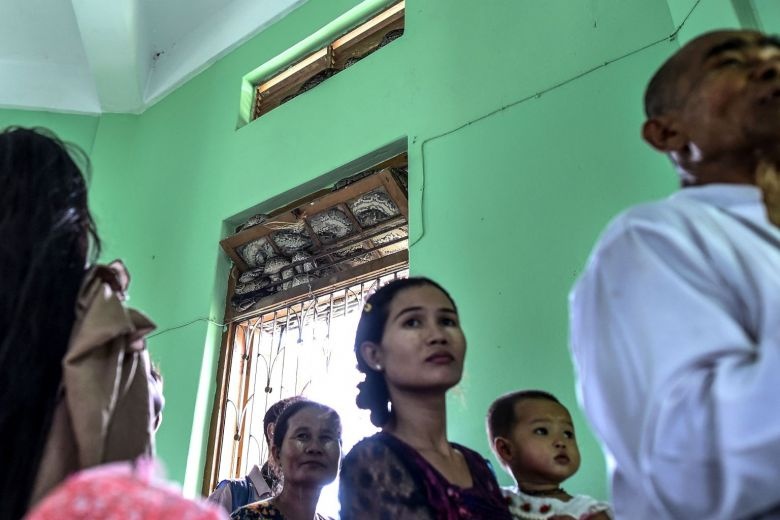 Ngôi chùa chuyên nuôi trăn khiến du khách xanh mặt ở Myanmar ảnh 5 Ngoi chua chuyen nuoi tran khien du khach xanh mat o Myanmar anh 5