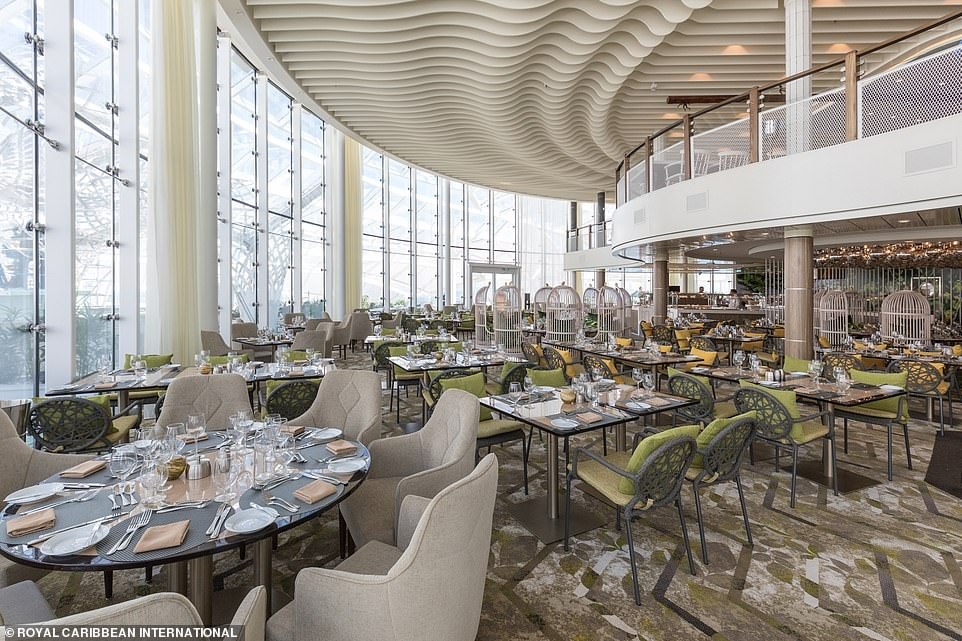 Tau du lich lon nhat the gioi anh 4