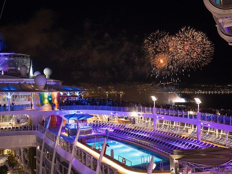 Tau du lich lon nhat the gioi tri gia 1,35 ty USD duoc chao don tai My hinh anh