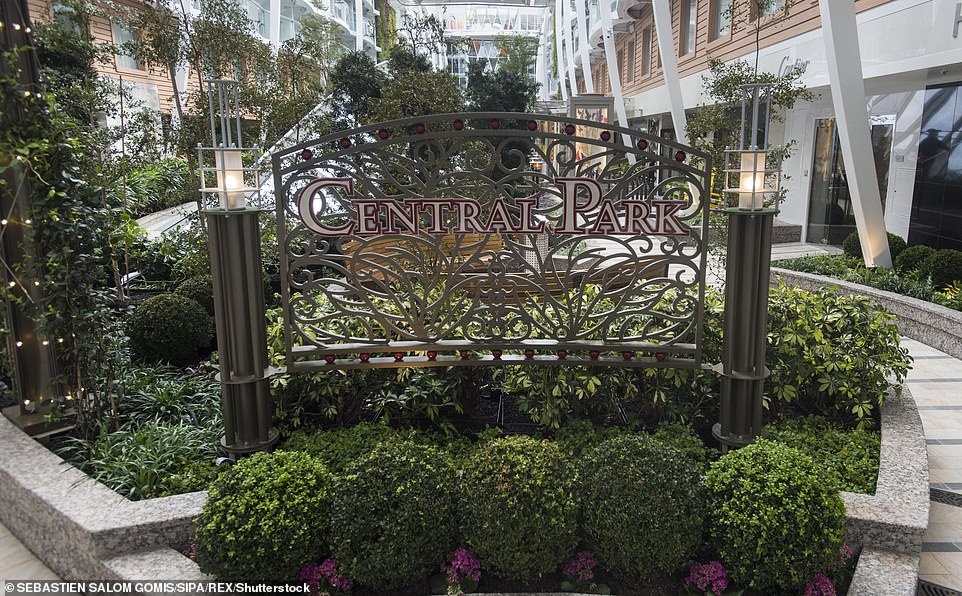 Tau du lich lon nhat the gioi anh 9