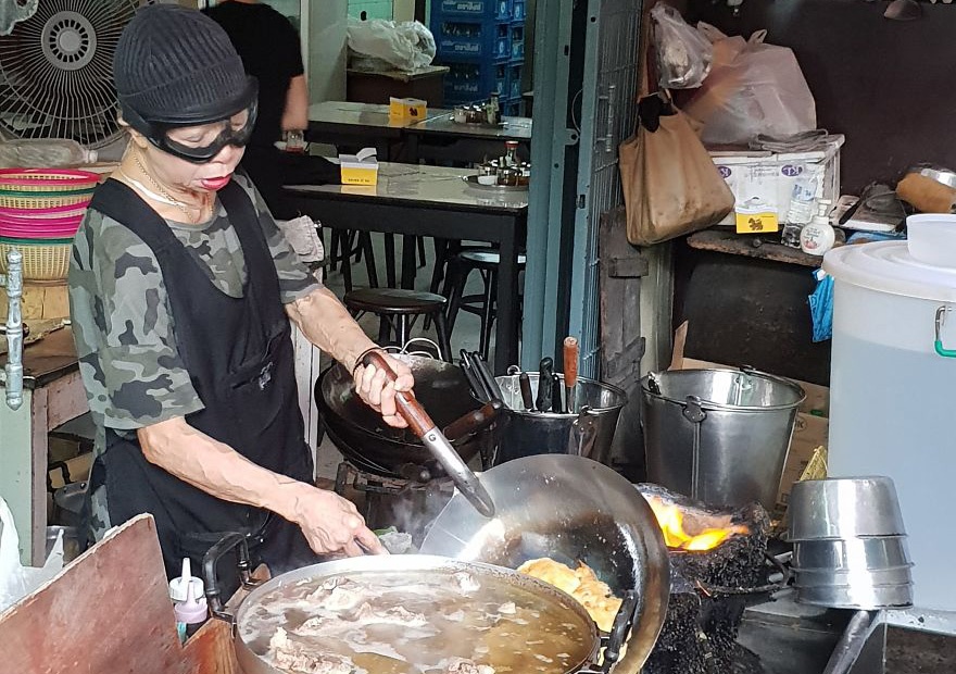 Trai nghiem quan an dat sao Michelin cua dau bep 70 tuoi o Thai Lan hinh anh