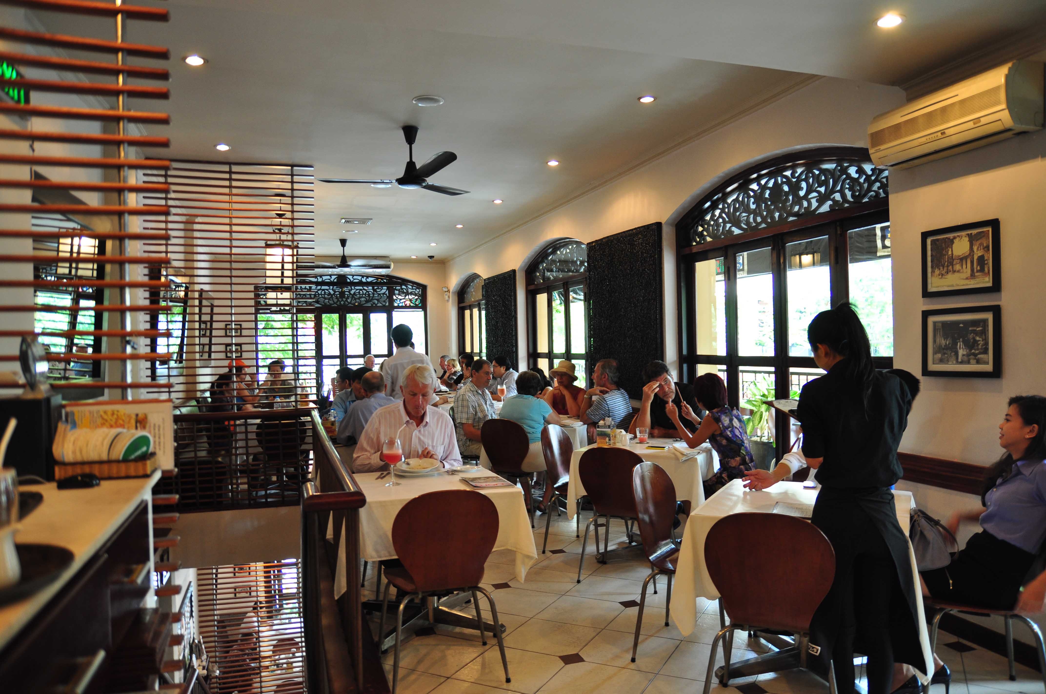 Nha hang phong cach Au o Ha Noi anh 5