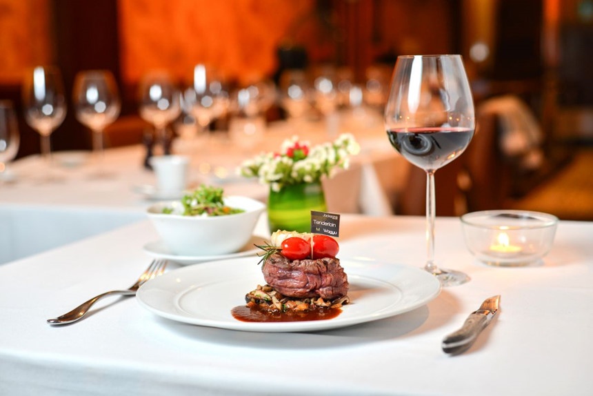 Nha hang phong cach Au o Ha Noi anh 14