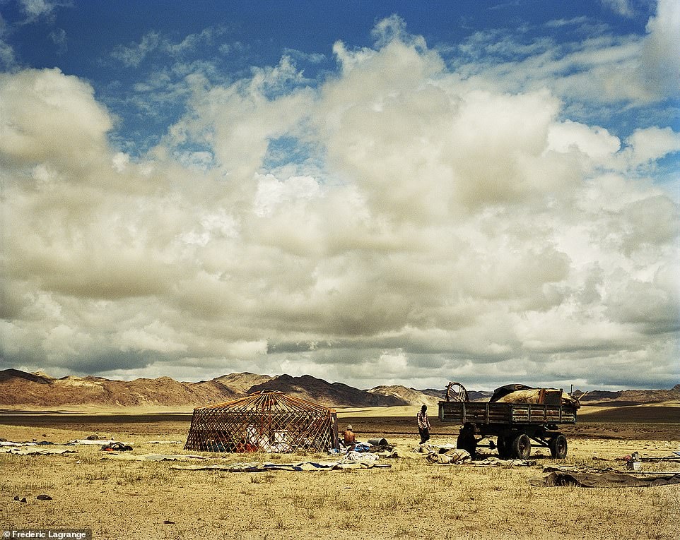 Những lát cắt độc đáo về cuộc sống trên thảo nguyên Mông Cổ ảnh 11 Nhung lat cat doc dao ve cuoc song tren thao nguyen Mong Co anh 11