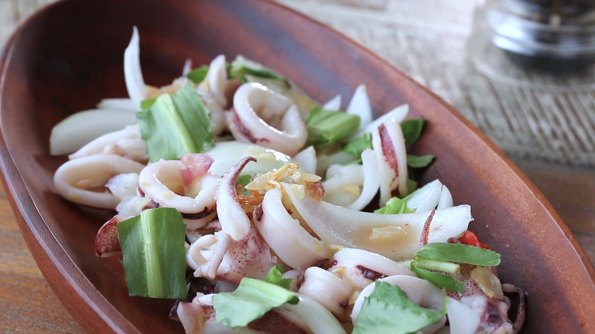 Toi nay an gi: Goi muc chua cay thom ngon chuan vi hinh anh