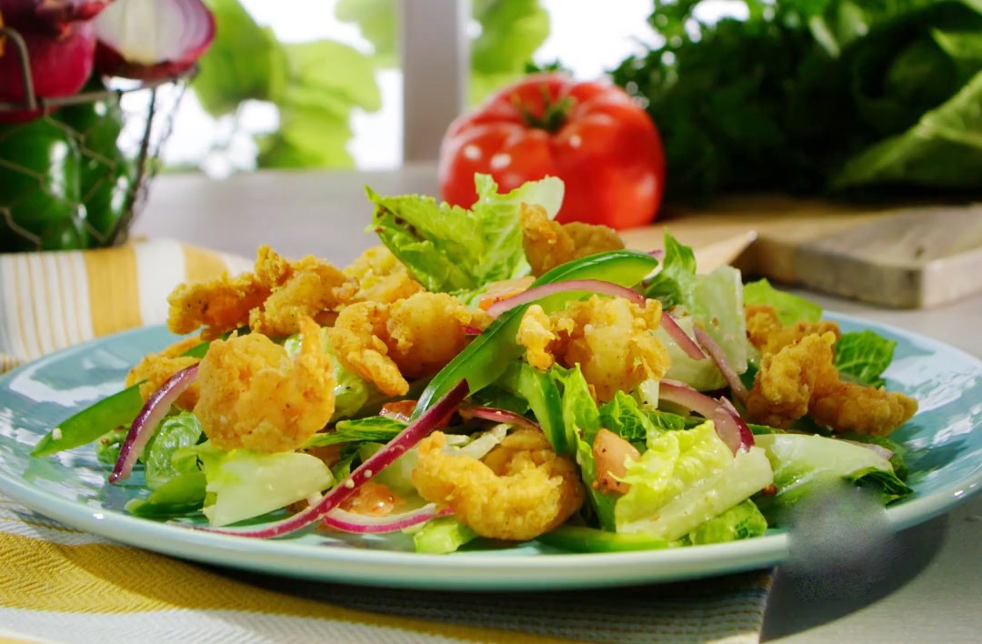 Hoc cach lam salad tom chien gion hinh anh