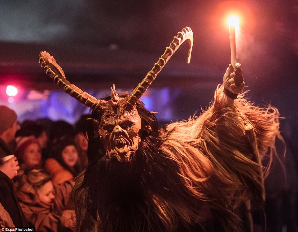 11 truyen thong Giang sinh ky quac tren the gioi hinh anh