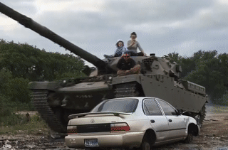 Trai nghiem lai xe tang tham gia chien tranh the gioi thu 2 hinh anh