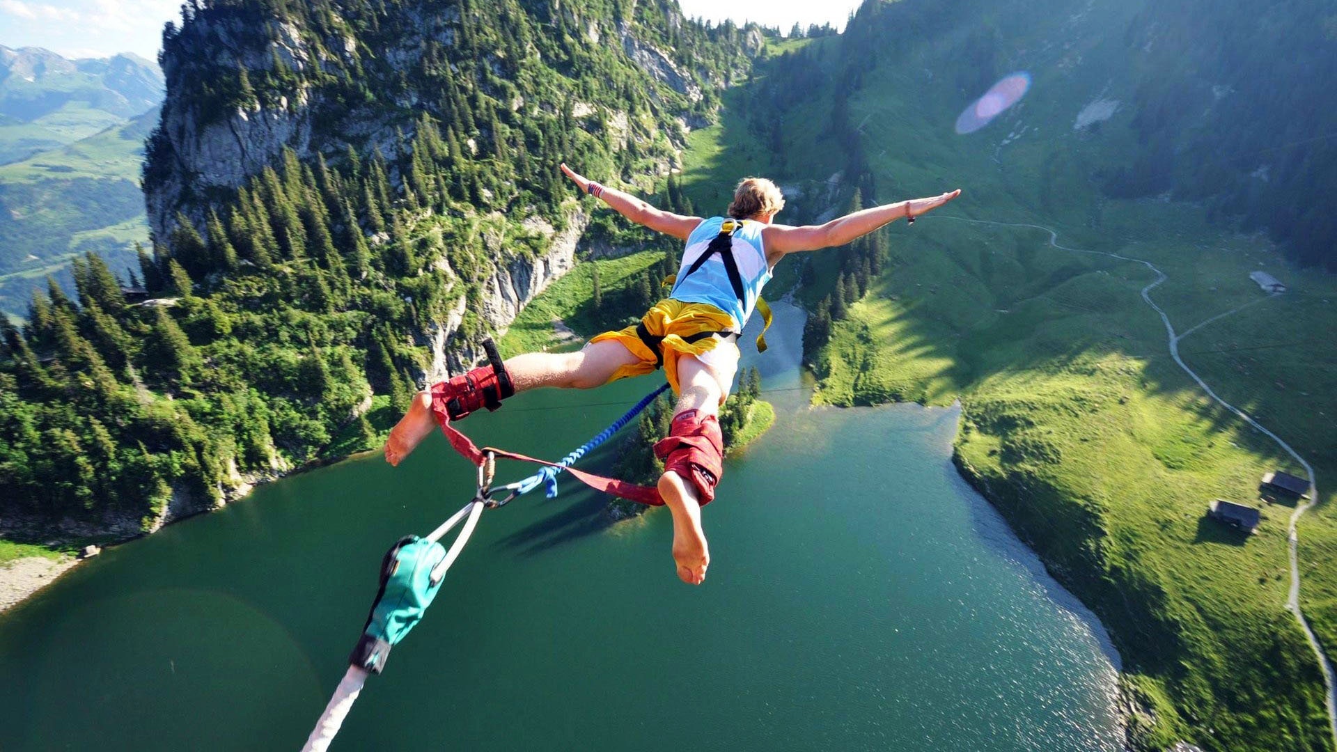 Nhay bungee tu cap treo tren day nui Alps huyen thoai hinh anh