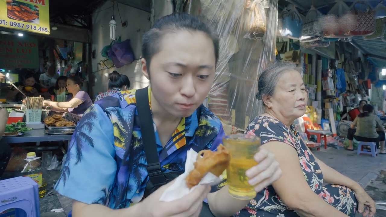 Thu thach an het 1 trieu dong o pho co Ha Noi cua chang trai Nhat Ban hinh anh