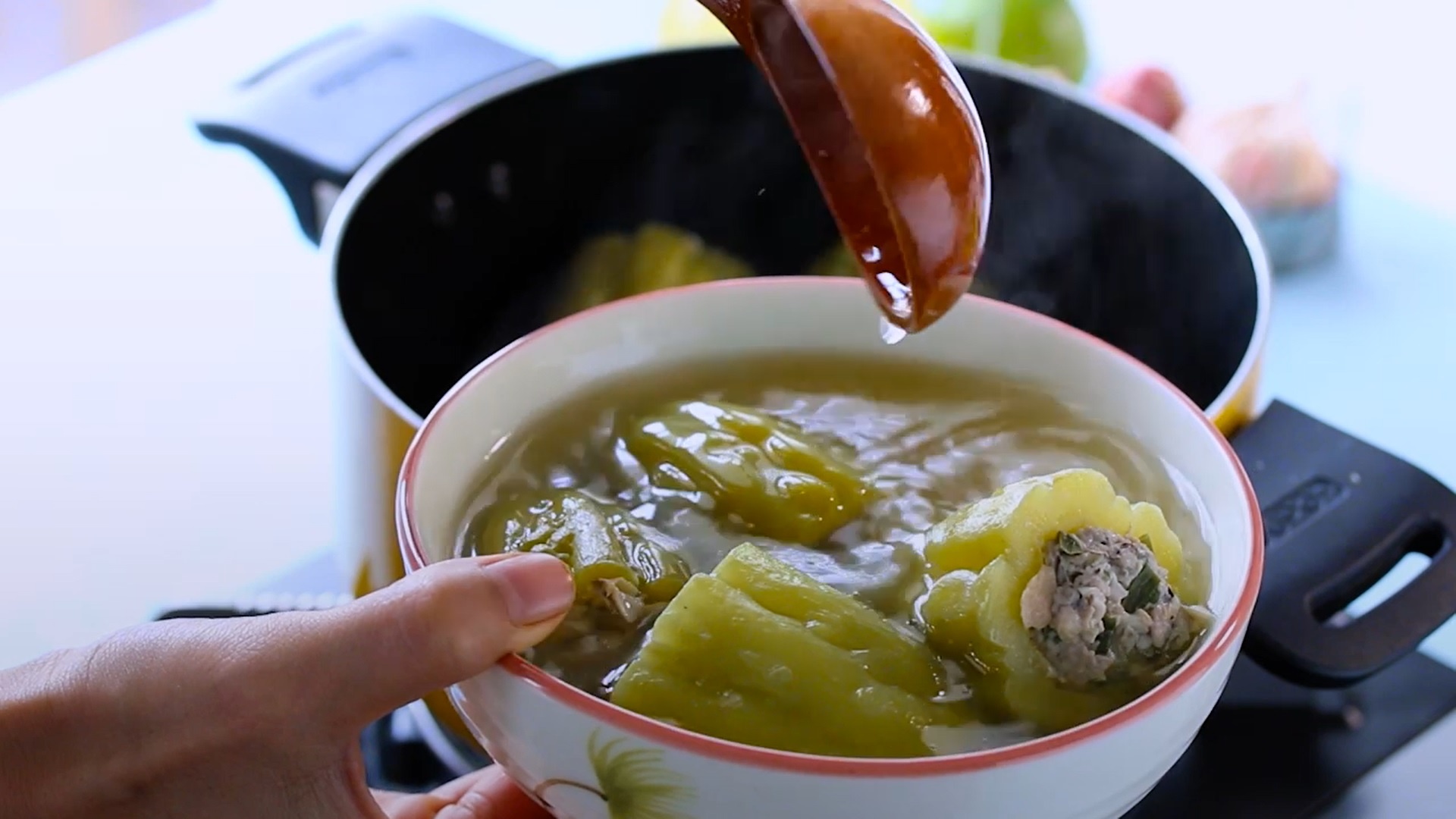 Toi nay an gi: Nau canh kho qua nhoi thit cho ngay Tet toi gan hinh anh