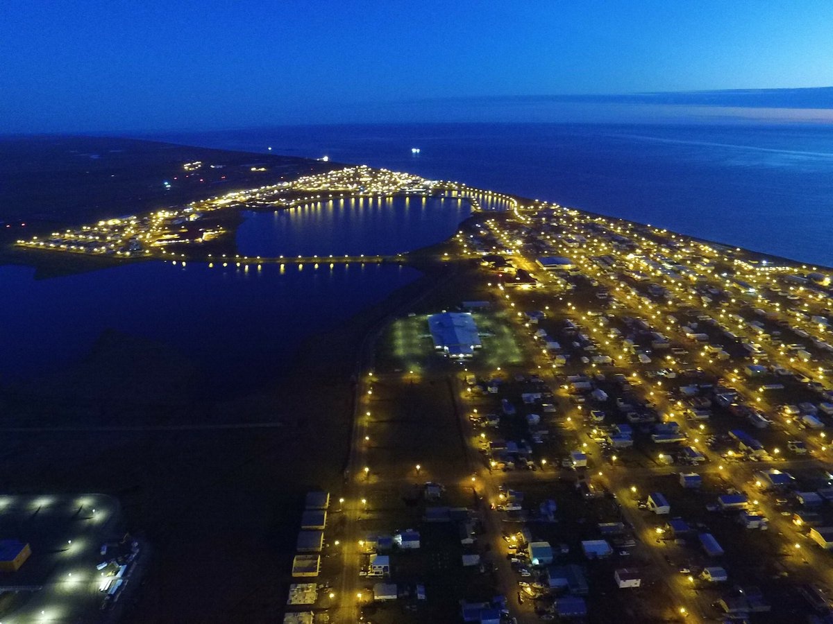 Thi tran 65 ngay trong bong toi anh 8