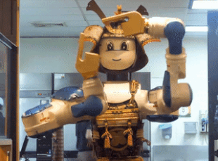 Robot phuc vu ban da nang trong nha hang o Thai Lan hinh anh