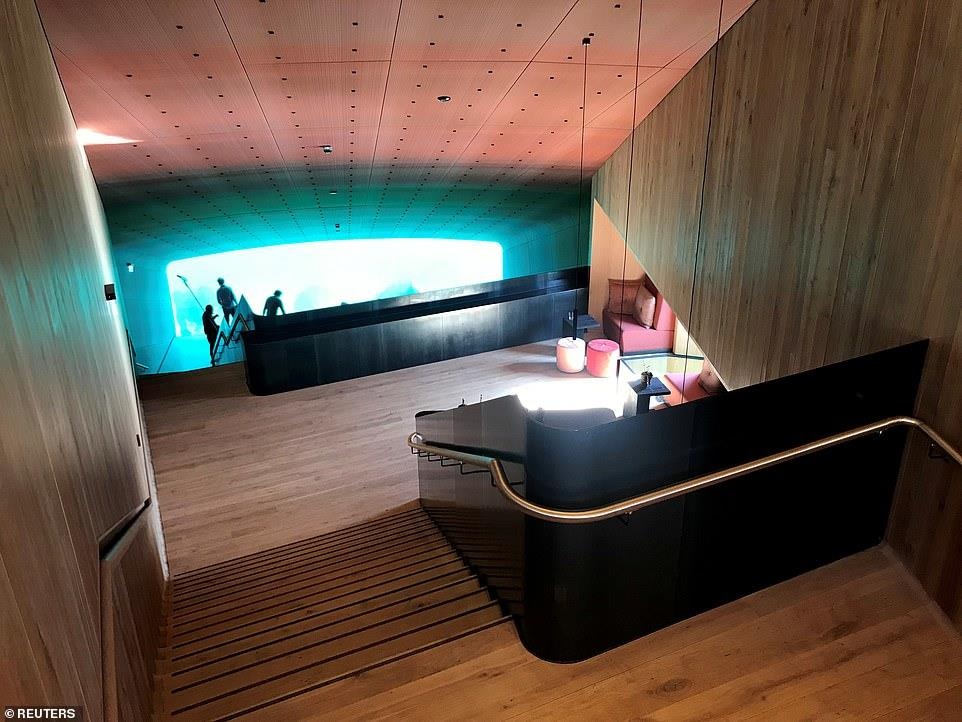 Nha hang duoi nuoc dau tien chau Au anh 4