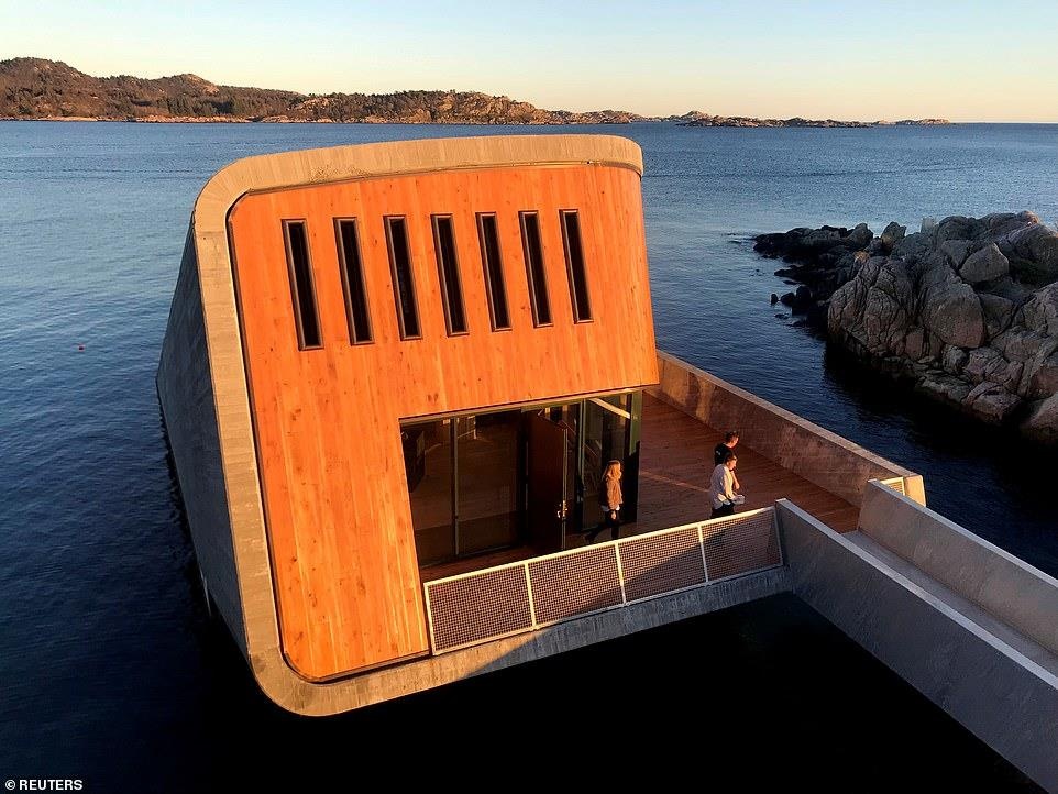 Nha hang duoi nuoc dau tien chau Au anh 7