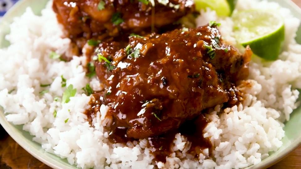 Toi nay an gi: Dui ga nau cham kieu Han Quoc voi nuoc sot tuyet hao hinh anh