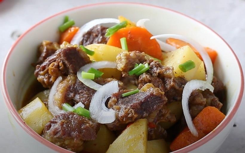 Cach nau bo kho chuan vi ngot mem cho bua toi cuoi tuan hinh anh