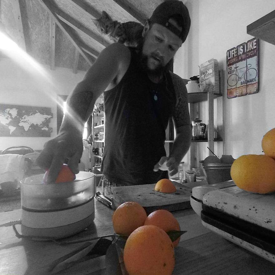 Dap xe vong quanh the gioi cung meo cung anh 11