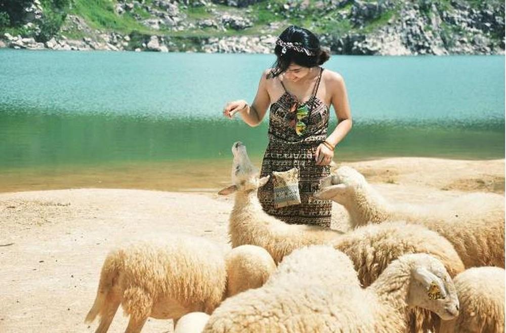 Ho da xanh, diem du lich moi hap dan gioi tre nam o tinh nao? hinh anh