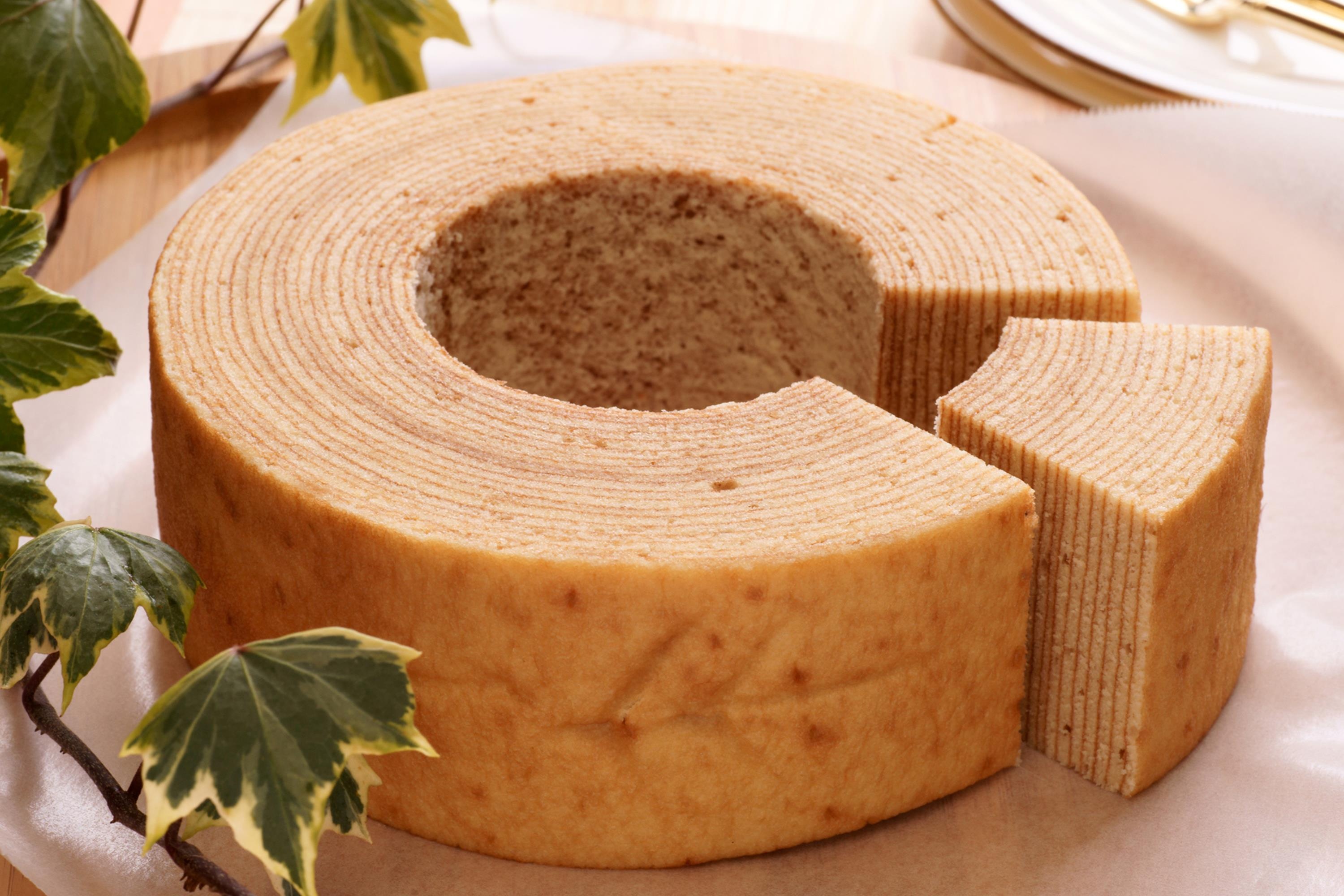 Banh baumkuchen - bieu tuong cho su thinh vuong o Nhat Ban hinh anh