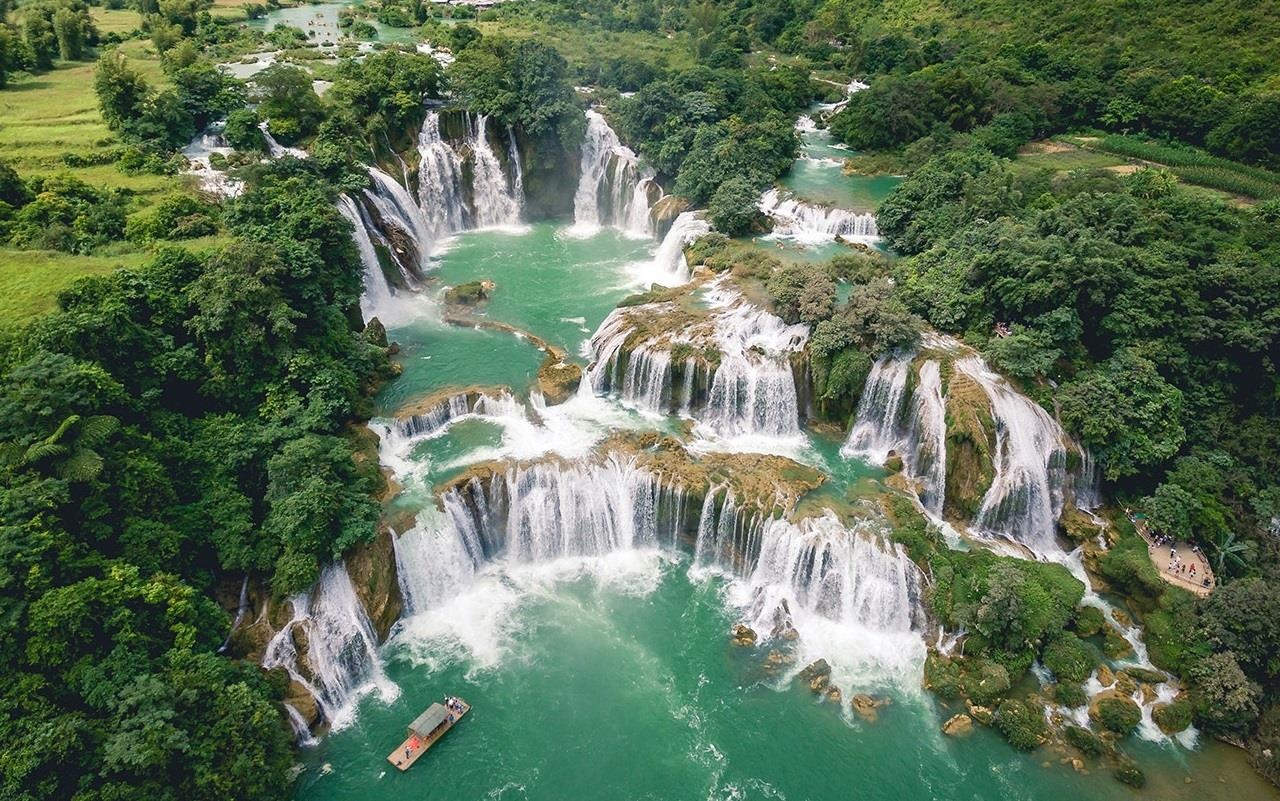14 thac nuoc dep nhat the gioi, co 2 dia danh cua Viet Nam hinh anh