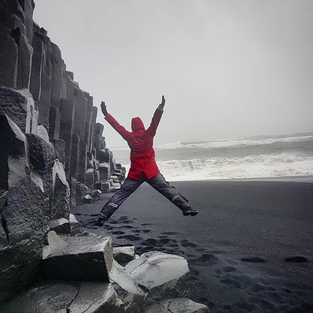 Bai bien cat den o Iceland anh 10