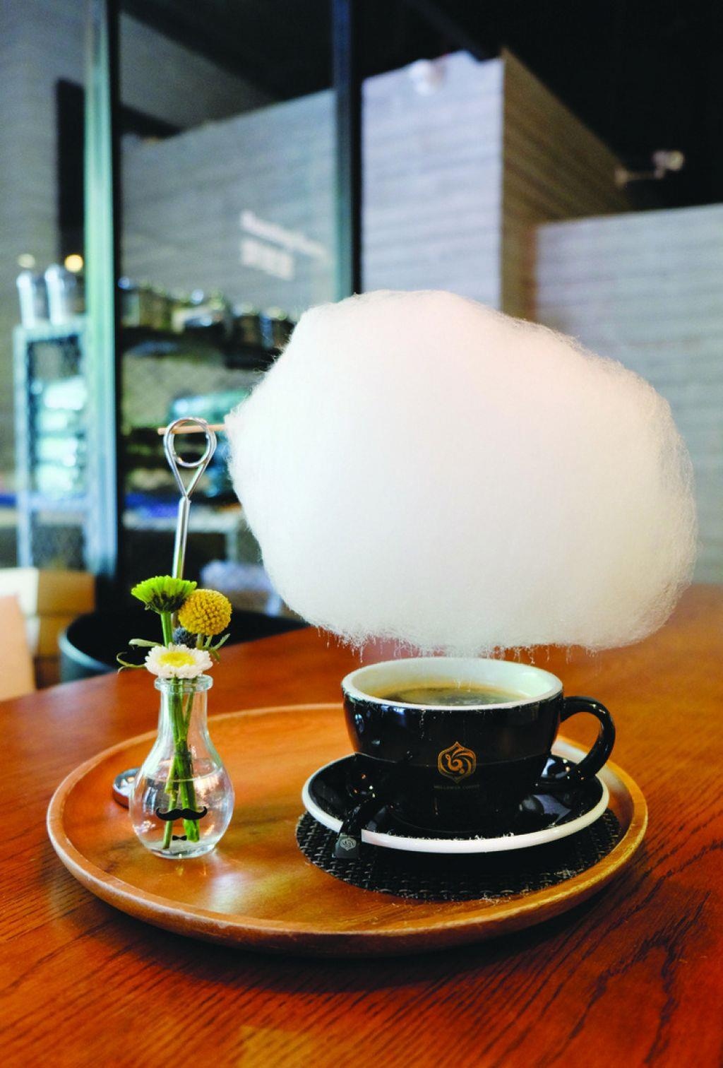 Quan ca phe dung kem bong lam anh 9