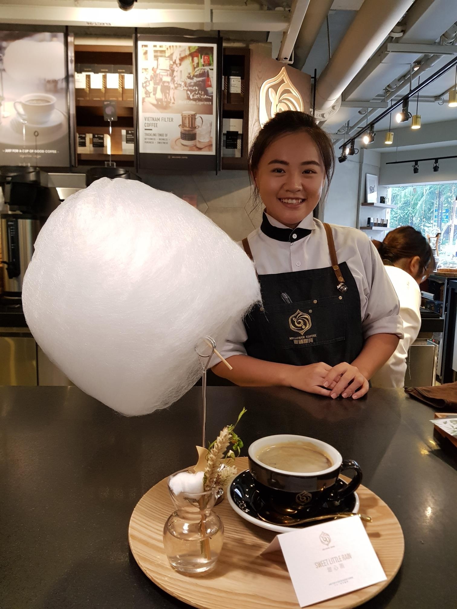 Quan ca phe dung kem bong lam anh 4