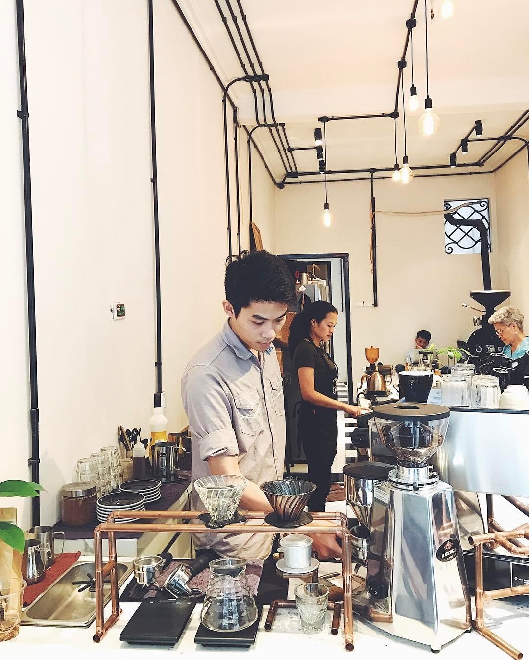 quan ca phe tranh nong tai Ha Noi anh 19