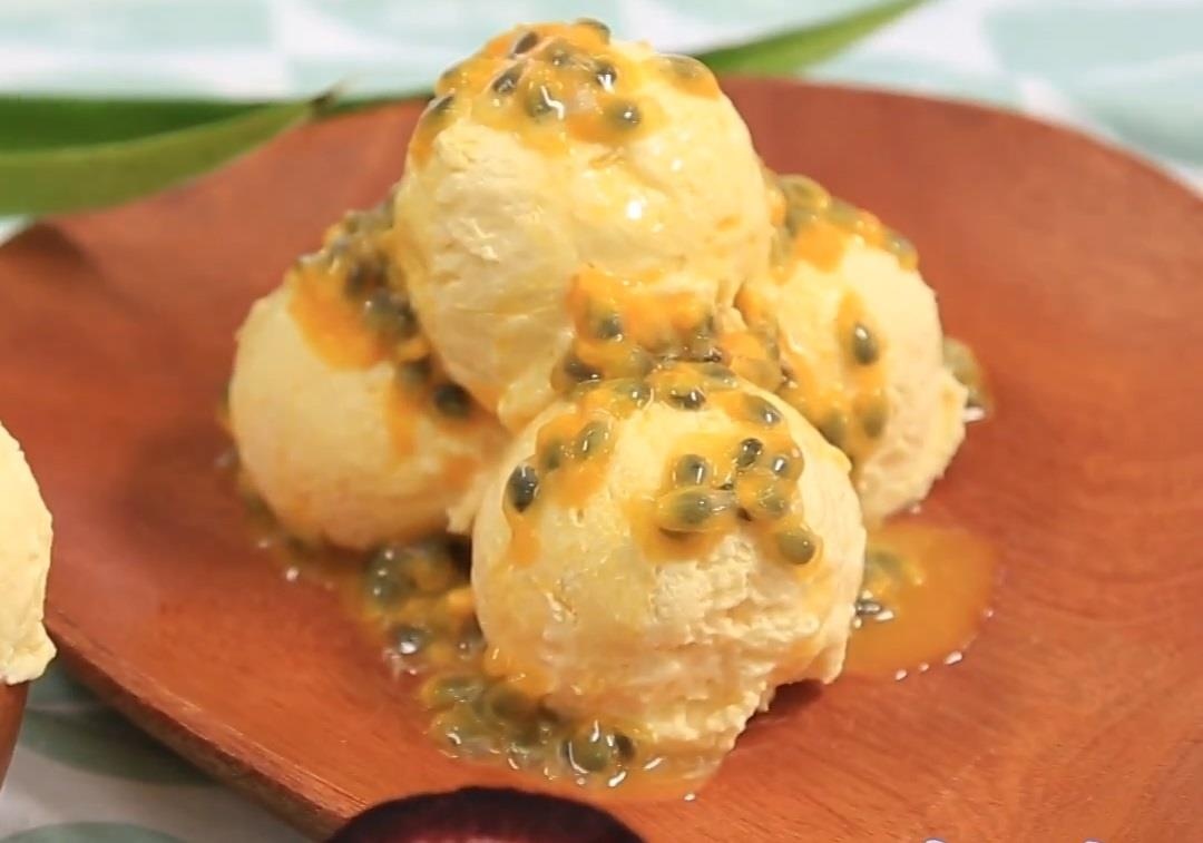 Tu lam kem chanh leo vi ngon la mieng giai nhiet hieu qua hinh anh