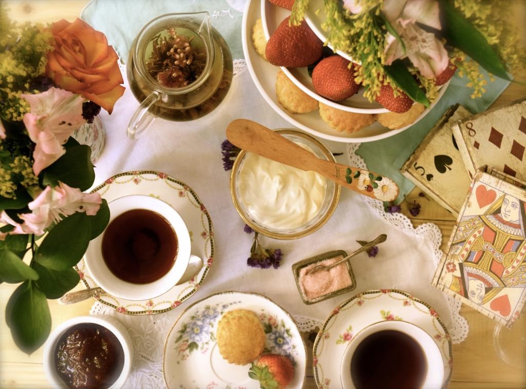 Vi sao nguoi Anh me uong tra den vay? hinh anh