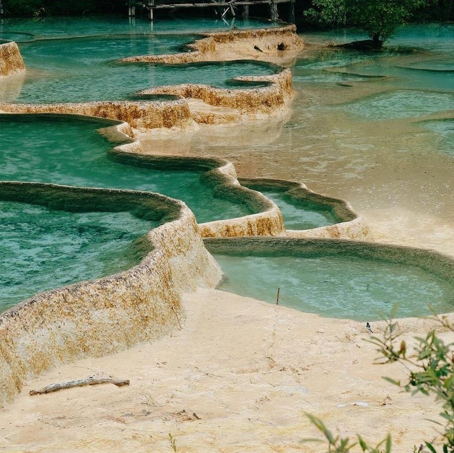 Suoi nuoc nong tu nhien tren the gioi anh 8