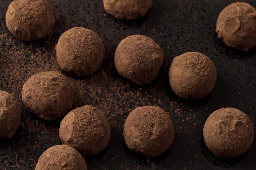 Ben trong nha may lam chocolate nam truffle ngon nhat the gioi hinh anh