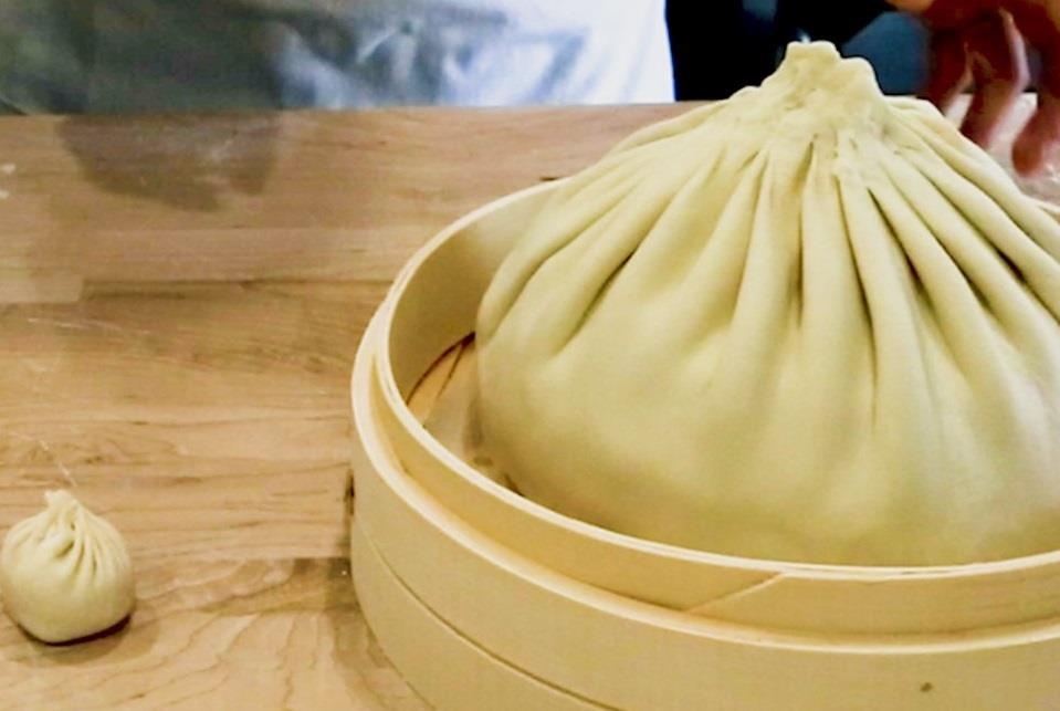 Thu thach an banh bao khong lo gap 100 lan binh thuong hinh anh