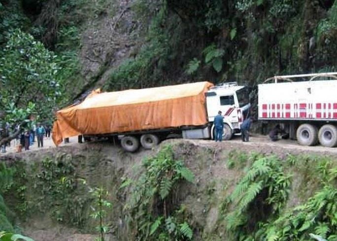 Cung duong tu than khien nhieu nguoi bo mang o Bolivia hinh anh