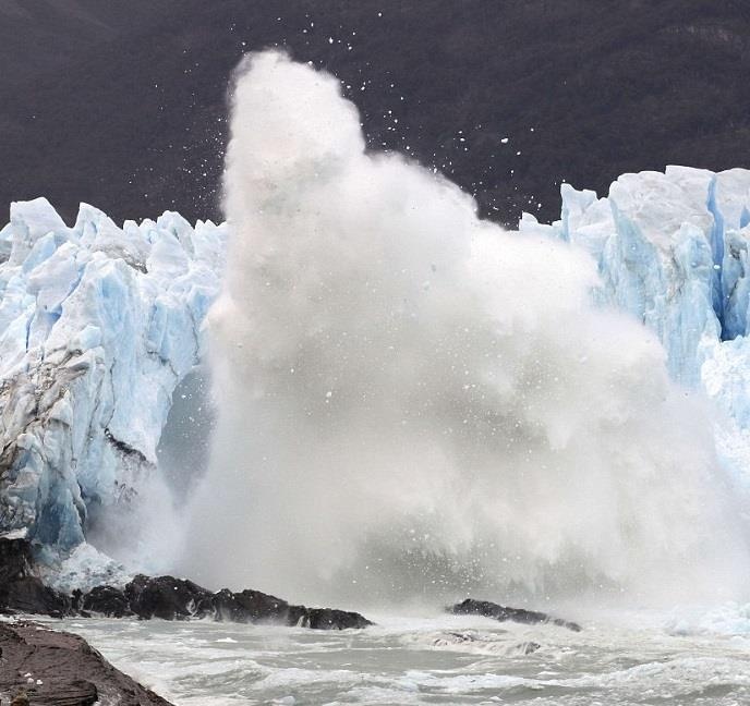 Canh bang ha sup nhu bom no hut du khach hinh anh