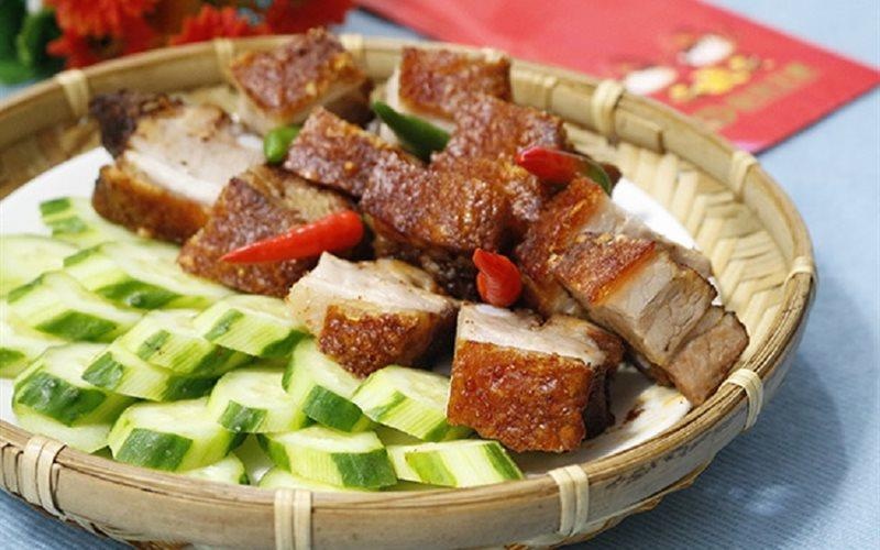 Cach tam uop va lam mon thit quay ngon nhu nha hang hinh anh