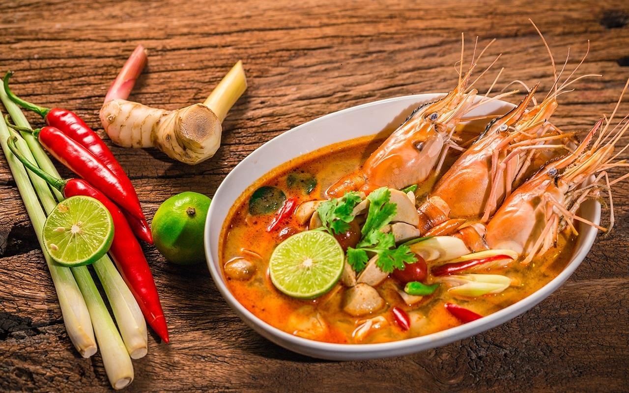 Cach lam lau tom yum chua cay chuan vi Thai Lan hinh anh