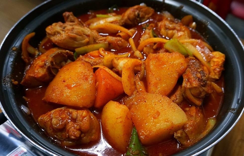 Toi nay an gi: Ga ham cay dam da kieu Han Quoc hinh anh