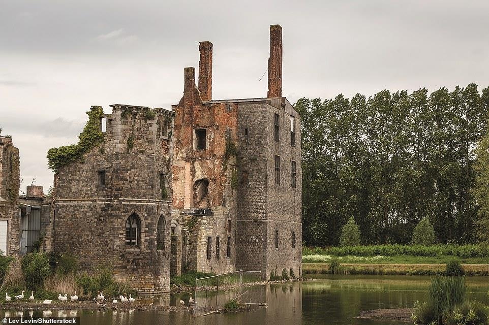 Nhung lau dai bi bo hoang anh 3