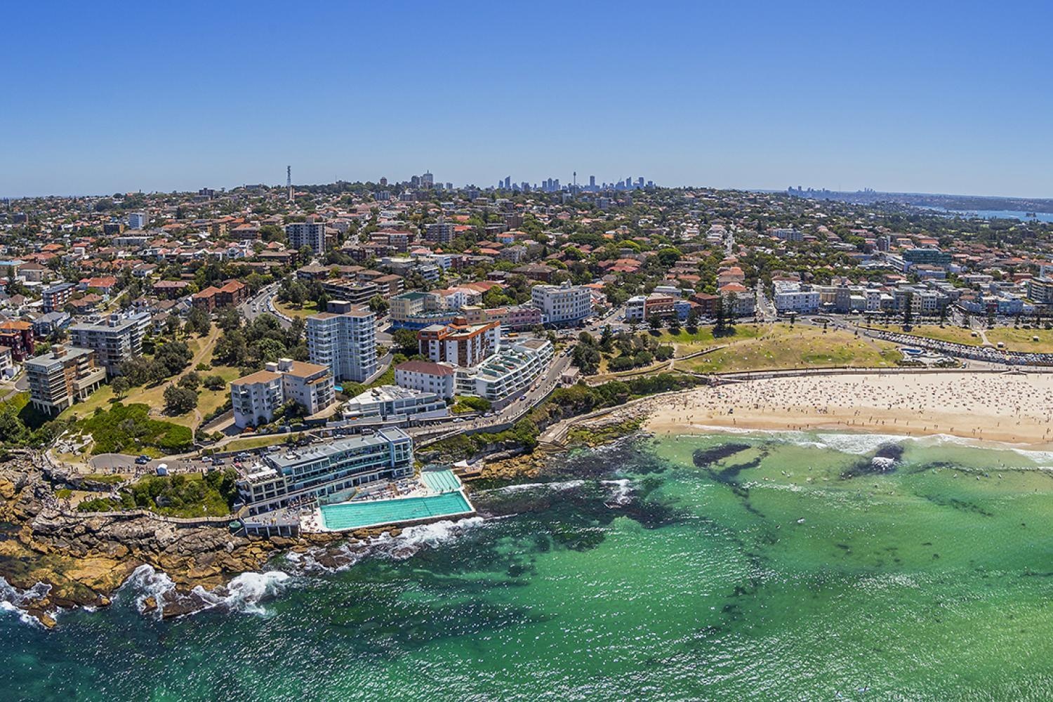 Be boi giua bien khoi anh 2