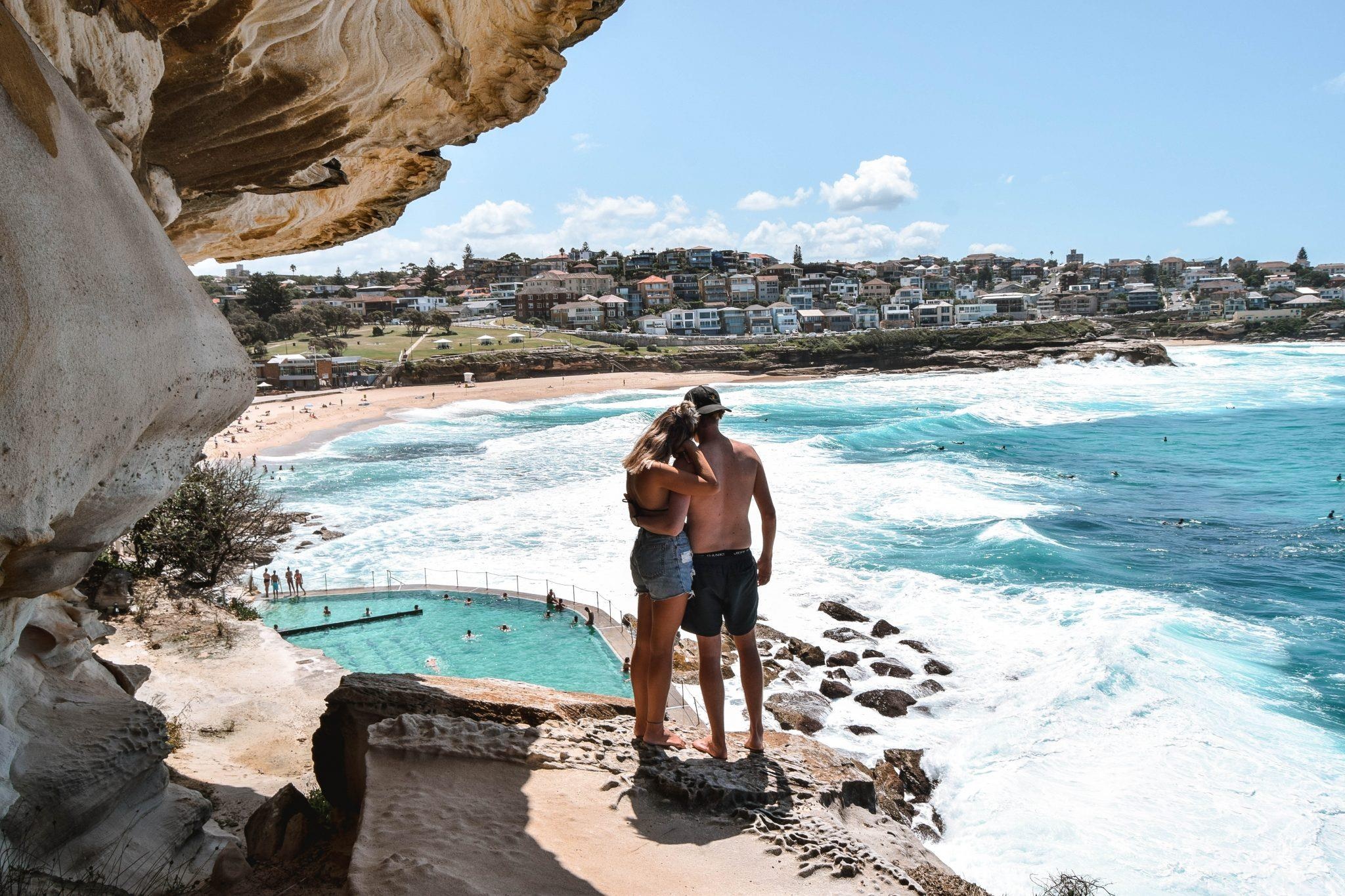 Be boi giua bien khoi anh 6