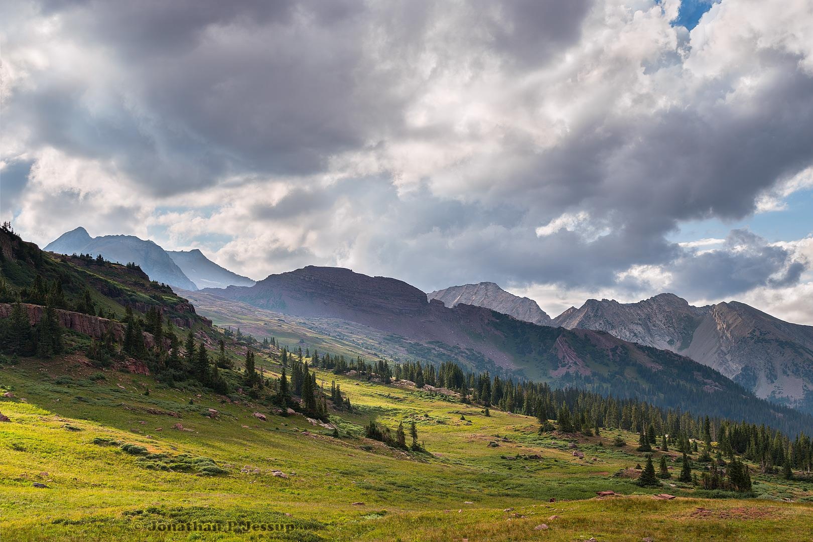 mua nhua tai nui Rocky anh 1