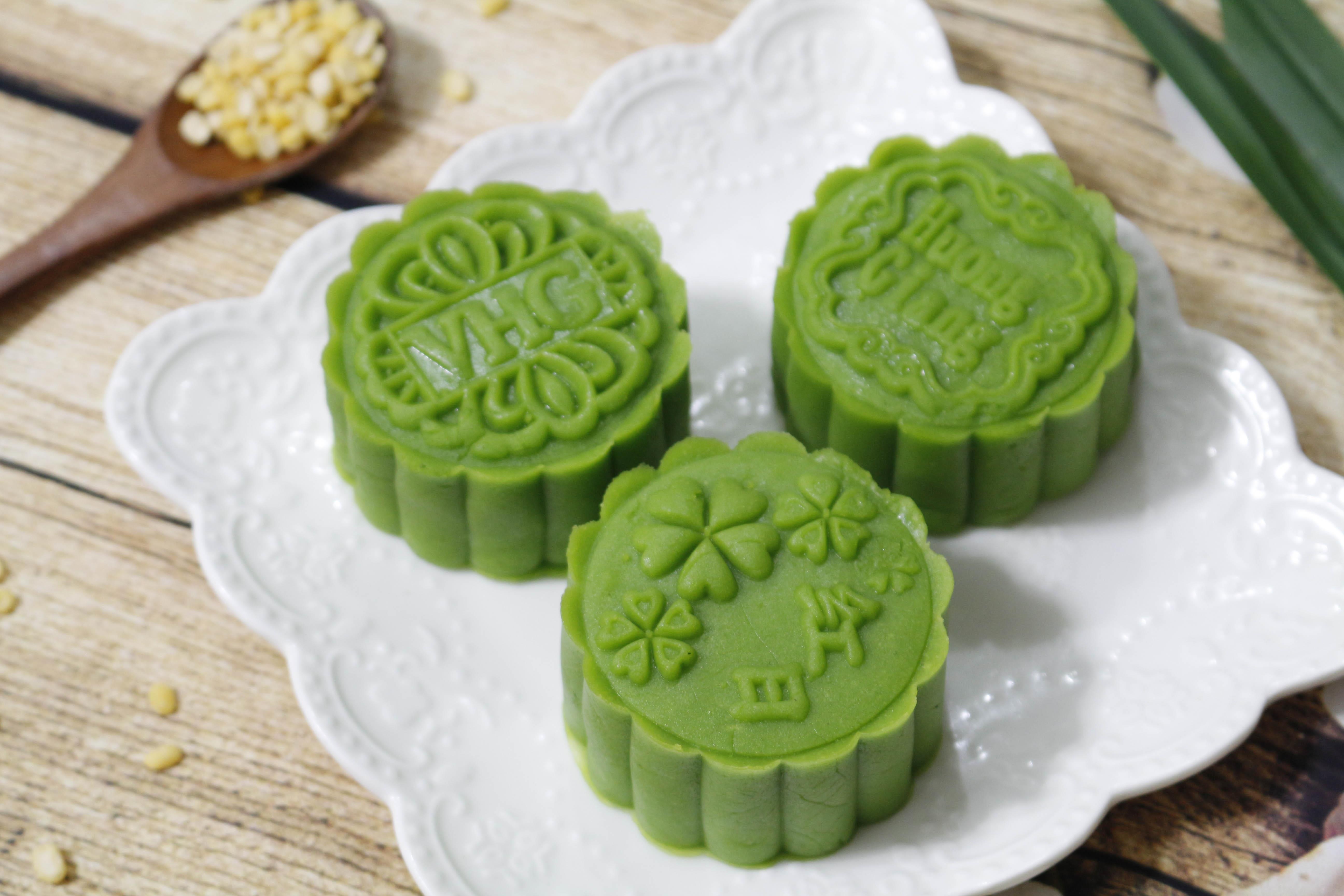 Huong dan lam banh Trung thu dau xanh la dua hinh anh