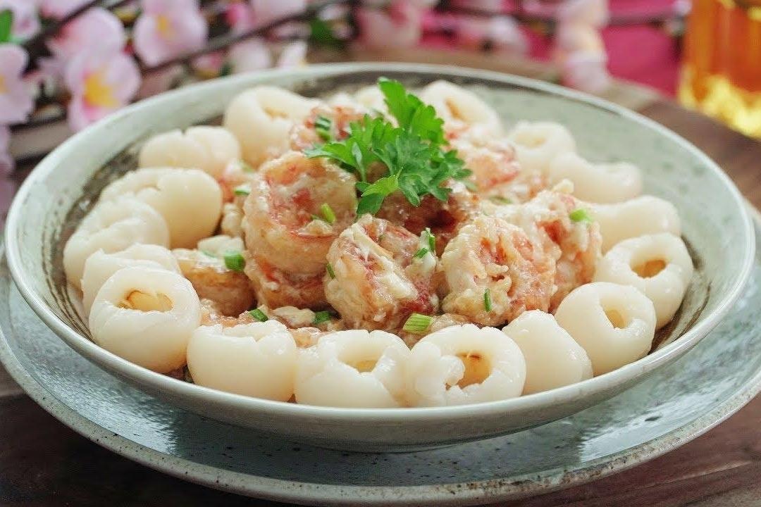 Tom su chien bia vai, mon an la mang dang cap 5 sao hinh anh