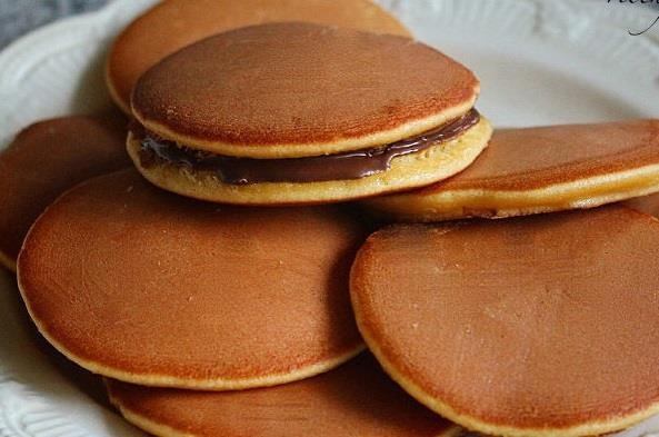 Tu lam banh ran Doraemon nhan dau do gay nghien hinh anh