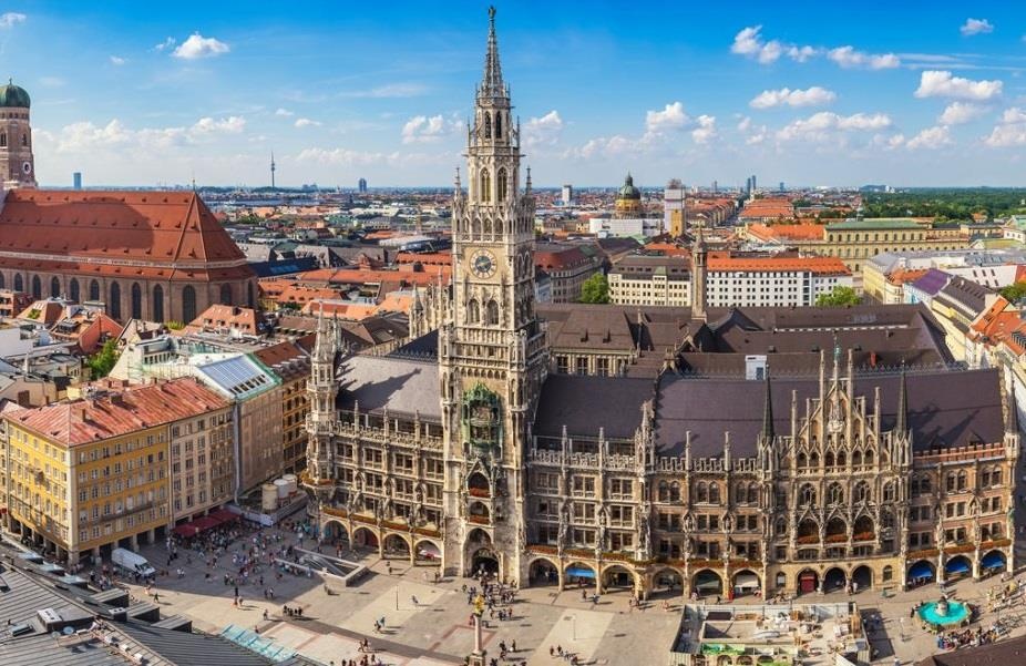 Dao buoc tren nhung con duong lat da o Munich hinh anh