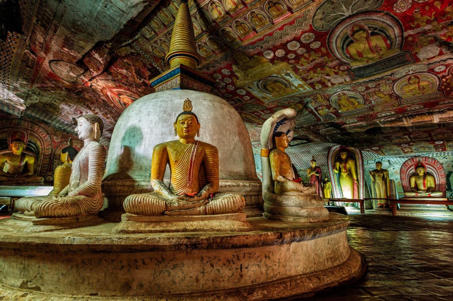 Chua hang co hang tram tuong Phat tai Sri Lanka hinh anh